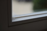Fototapeta  - Kondenswasser auf Fensterrahmen, vor Entstehung Schimmel