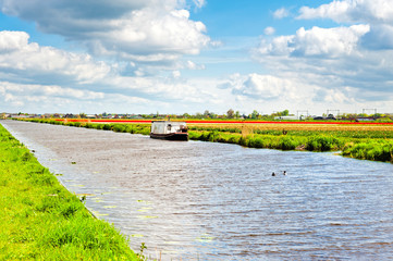 Canvas Print - Houseboat on the Irrigation Canal