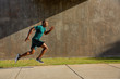 © David Gonzalez - Side view of athlete running