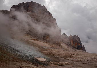 Wall Mural - Mountaineers equipped face the 