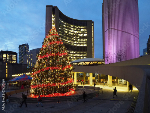 Stampa su Tela Civic square in front of Toronto City Hall is brightly lit with Christmas decorations each year