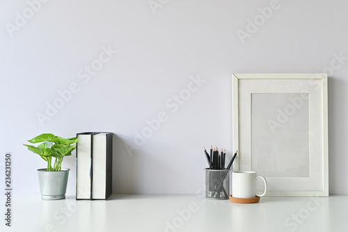 Foto Office stuff with object supply books, coffee mug, pencil, photo frame and workspace table