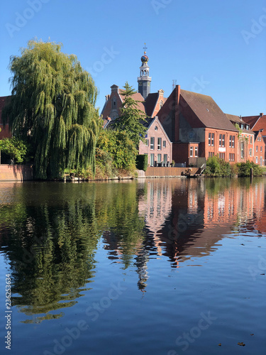 Cuadros en Lienzo Canal around the old town of Emden