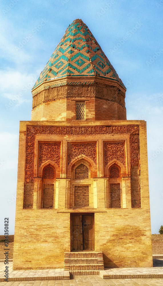 Tobolsk shahridan yalangoch qizlarning fotosuratlari