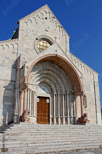 Fotografie, Obraz la facciata della Cattedrale di San Ciriaco ad Ancona col grande portale gotico