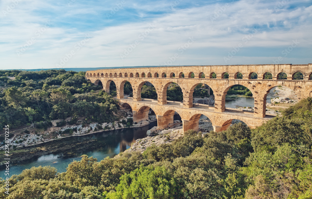 Roman Aqueduct, Pont du Gard - obrazy, fototapety, plakaty 