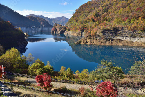 Plakat Gunma Prefektura Agatsuma-gun Nakanojo-machi 40 000 jezior i jesiennych liści
