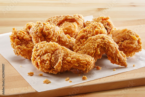Cuadros en Lienzo crispy coated batter southern style fried chicken in a wooden table