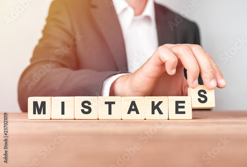 Fotomural Man made word MISTAKES with wood blocks