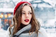 Outdoor Close Up Portrait Of Young Beautiful Fashionable Woman With Red Lips,  Wearing Woolen Beret, Scarf, Posing In Street Of European City. Winter Fashion, Christmas Holidays Concept. Copy Space
