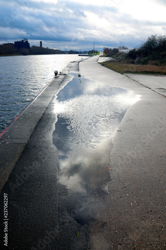 Fotografía Le ciel dans la route le long du canal Albert