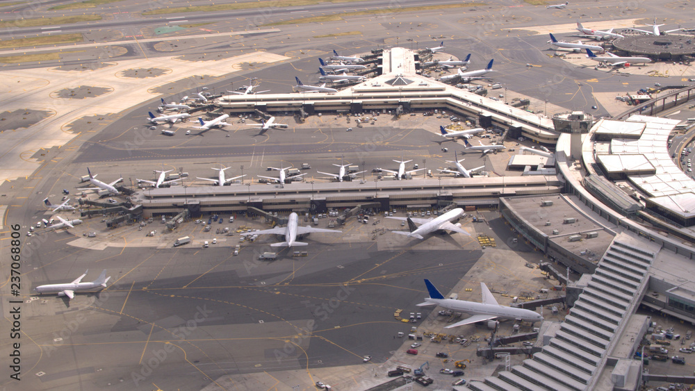 AERIAL: New York Newark International airport terminals and boarding apron - obrazy, fototapety, plakaty 