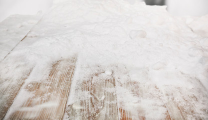 Canvas Print - Wooden desk covered by snow