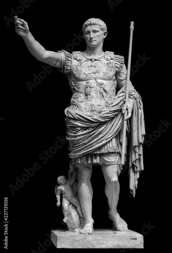 Fotomural Roman emperor Augustus from Prima Porto statue isolated over black background