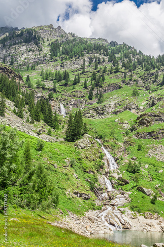 Fotografía Scenic view of the mountains beside Campiccioli Dam, Antrona, Piedmont, Italy,