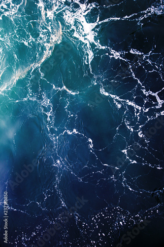 widok-na-ocean-z-gory-niebieski-zielony