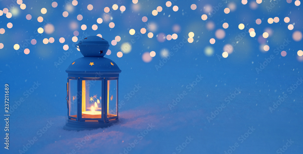 Christmas background in the form of a flashlight and Christmas lights - obrazy, fototapety, plakaty 