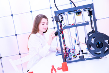 Canvas Print - Young women designer in 3d printing lab