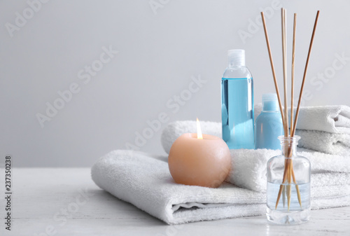 Fotomural Spa composition with towels and cosmetic products on white wooden table