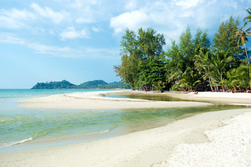 Wall Mural - White sand beach in Koh Chang, a popular island in Thailand.