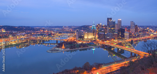 Fototapeta na szkło Evening view of Pittsburgh. Skyline panorama.