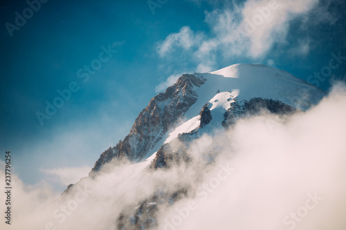 Plakaty Kaukaz  gruzja-szczyt-gory-kazbek-pokryte-sniegiem-kazbek-to-str