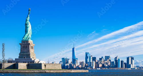 ニューヨーク 自由の女神とマンハッタンの摩天楼 Buy This Stock Photo And Explore Similar Images At Adobe Stock Adobe Stock ニューヨーク 自由の女神とマンハッタンの摩天楼 Buy This Stock Photo And Explore Similar Images At Adobe Stock Adobe Stock