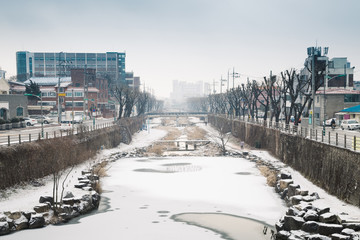 Canvas Print - Snow covered town and river at winter in Suwon, Korea