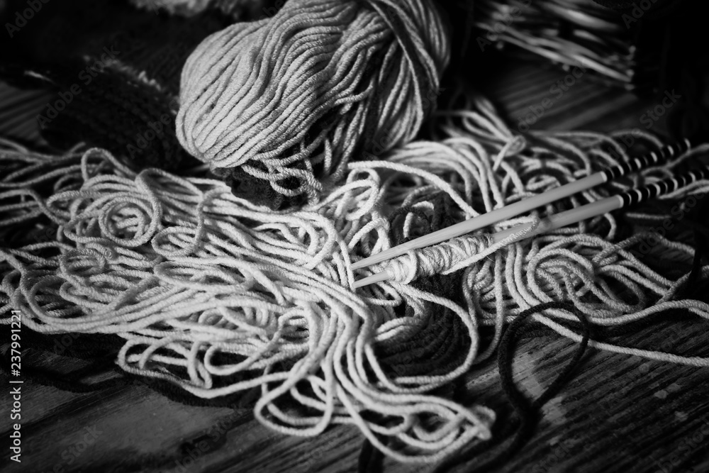 monochrome wool and knitting needles - obrazy, fototapety, plakaty 