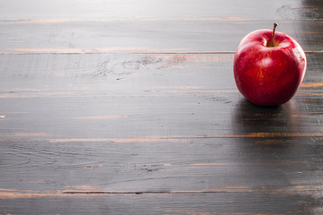 red apple on a wooden table