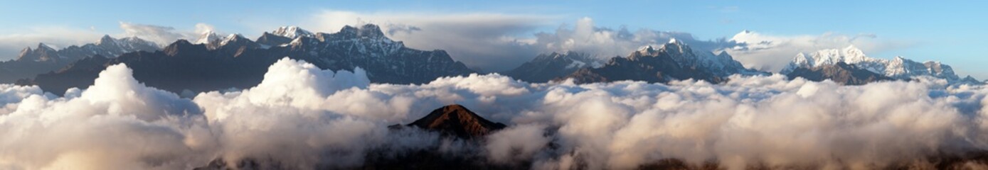 Sticker - Evening view on top of mount Makalu, Nepal Himalayas