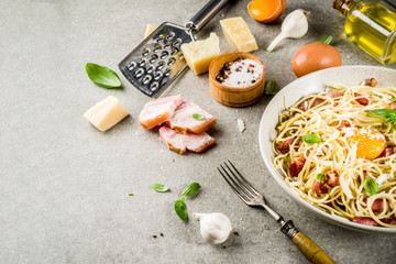 Wall Mural - Traditional italian pasta carbonara