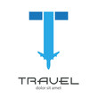© teracreonte - Logotipo TRAVEL con letra T con avión en dos tonos de azul