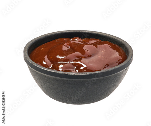 Cuadros en Lienzo Barbecue sauce in black bowl isolated on white background