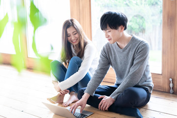 Canvas Print - young asian couple relaxing in living room