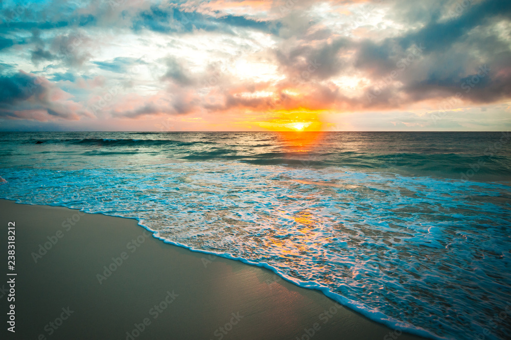 Colorful dawn over the sea - obrazy, fototapety, plakaty 