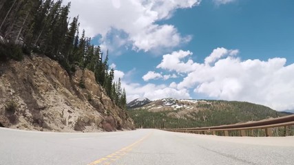 Fototapete - Driving on mountain highway 40 over Berthoud Pass in the Summer.