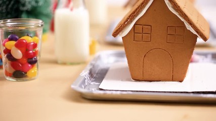 Canvas Print - Kids party to decorate small gingerbread houses  with candies.