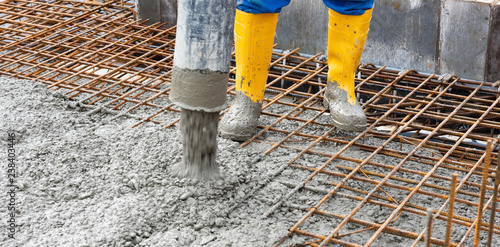 Betonieren einer Decke im Rohbau – kaufen Sie dieses Foto und finden