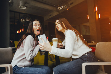 girls in cafe