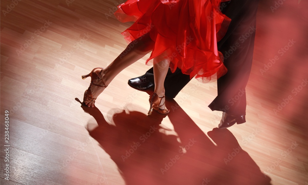 Man and woman dancing Salsa on dark - obrazy, fototapety, plakaty 