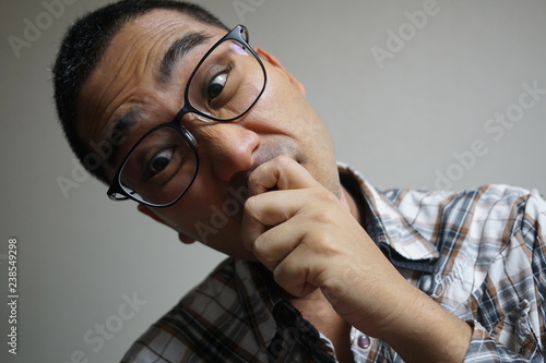 怒りを我慢する顔をくしゃくしゃにした激怒した若い男性 Buy This Stock Photo And Explore Similar Images At Adobe Stock Adobe Stock 怒りを我慢する顔をくしゃくしゃにした激怒した若い男性 Buy This Stock Photo And Explore Similar Images At Adobe Stock Adobe Stock