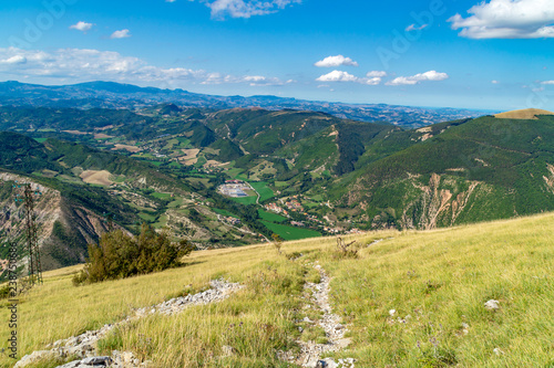 Fotografie, Obraz Valle vista dal sentiero sul Monte Nerone