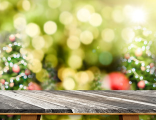 Poster - Grunge blank wooden table top with abstract blur christmas tree background with bokeh light,Holiday backdrop,Mock up for display or montage of product.