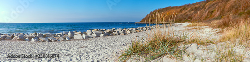 Pinturas sobre lienzo  Deserted beach on island Hiddensee in Northern Germany in Autumn, panoramic imag
