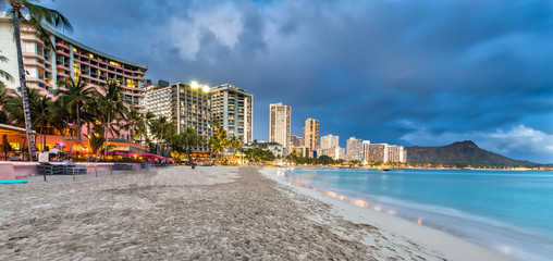 Wall Mural - Waikiki Beach, Honolulu, Oahu at Dusk