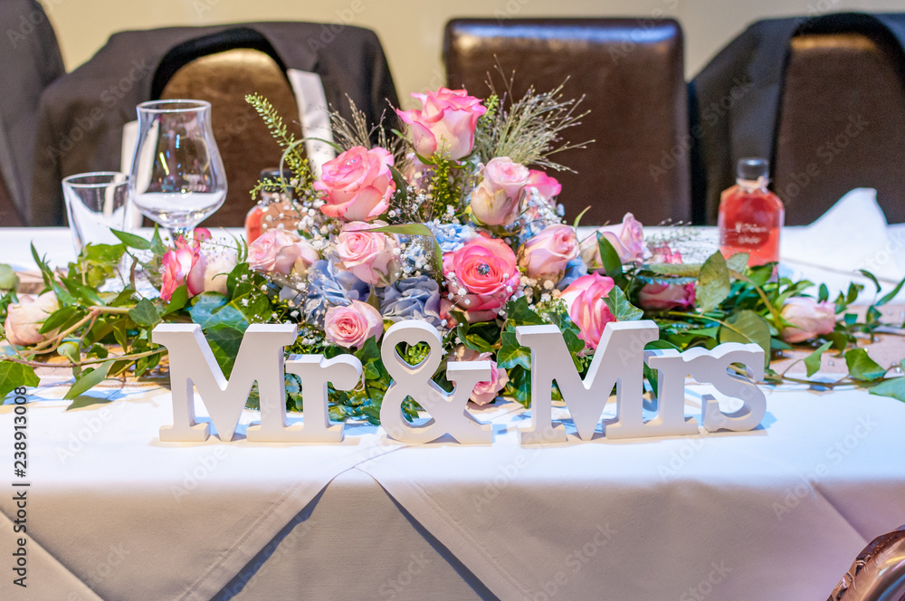 Mr & Mrs Hochzeitstisch-Schild Aus Holz – Große Buchstaben Mit Rosegold-Glitter, Wasserfeste Tischdekoration Für Brautpaar