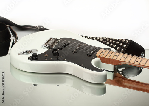 Fotografía closeup.electric guitar with strap isolated on white background.