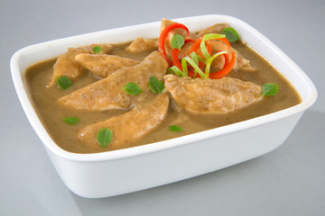 Canvas Print -              THAI CHICKEN GREEN  CURRY CLOSE UP FOOD IMAGE