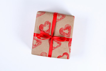 Diy. Gift wrapping for Valentine's Day. Kraft paper gift and potato stamp in the shape of a heart and red paint do it yourself on February 14th. Top view on a white background. step by step.